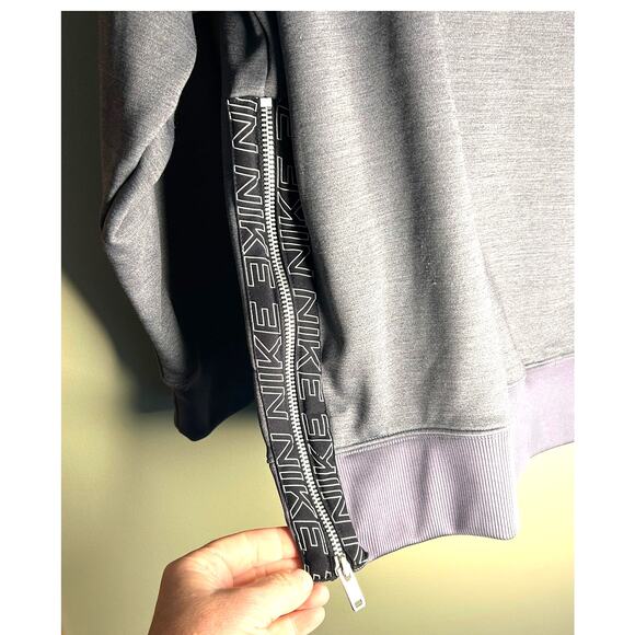 Nike Therma-FIT Fleece Crewneck Side Zip Logo Gray Black Oversize Womens Small - Picture 8 of 8